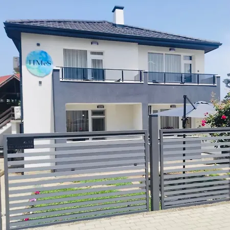 Times Apartment *
